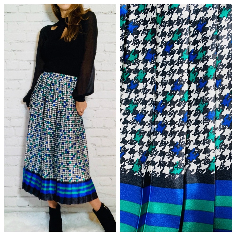 Vintage Silky Blue + Green Pleated Twirl Skirt ❤️